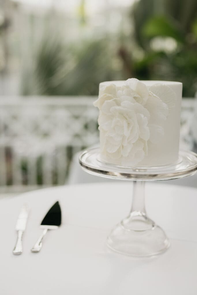 Wedding cake; wedding color palettes for 2026